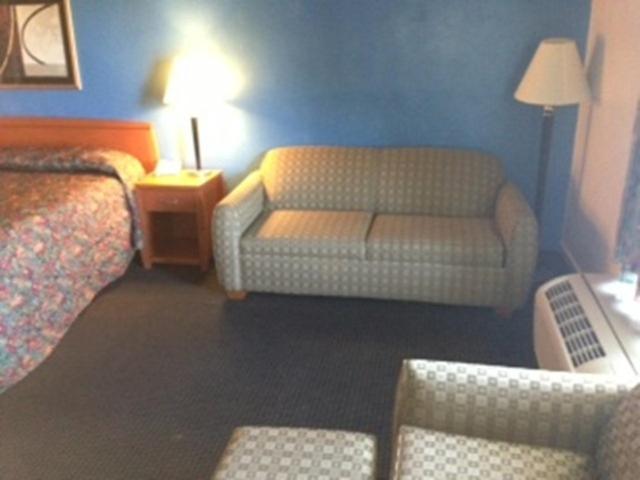 Budget Inn - Madison الغرفة الصورة
